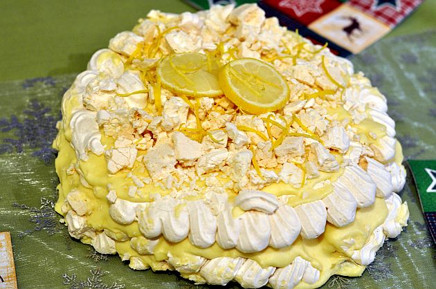 Mrożony tort cytrynowo bezowy