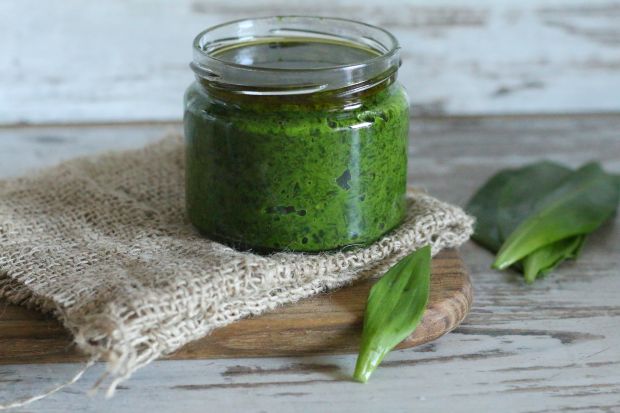 Pesto z czosnku niedźwiedziego Pesto z czosnku niedźwiedziego